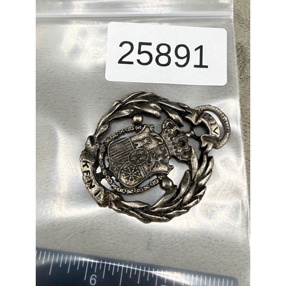 Vintage Estate Pendant Silver Tone Heraldic Kent XIV Coat of Arms Wreath - Picture 10 of 10
